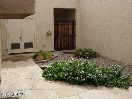 4th image of 220 S Serrano Dr