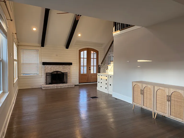 523 E Georgia St — Photo 12