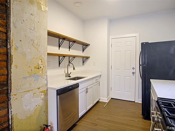 3rd image of 6123 Commonwealth St