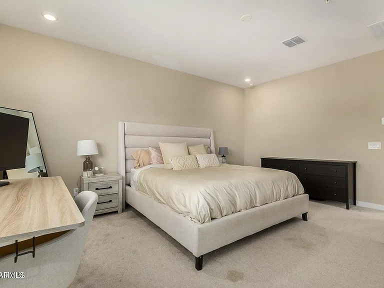 2268 W Laurie Ln — Photo 13