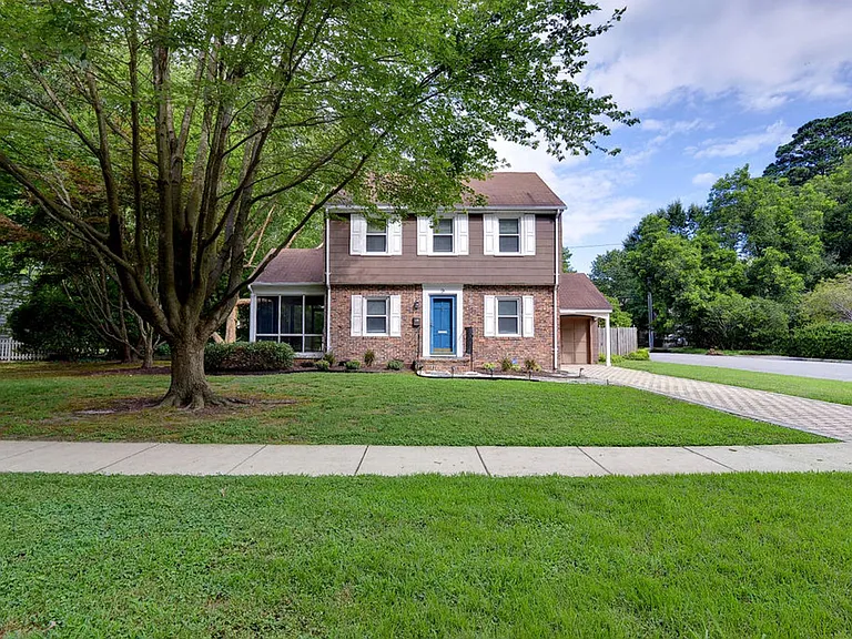 9 Westover Rd — Photo 1