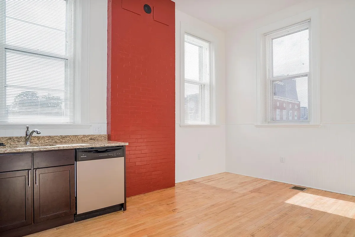 Living - 144 Edward St #2