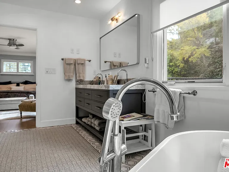 751 Westholme Ave — Photo 33