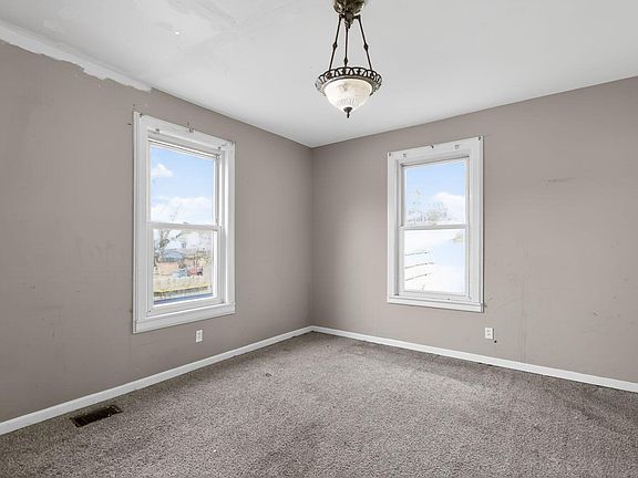 2nd image of 48 W 28th St