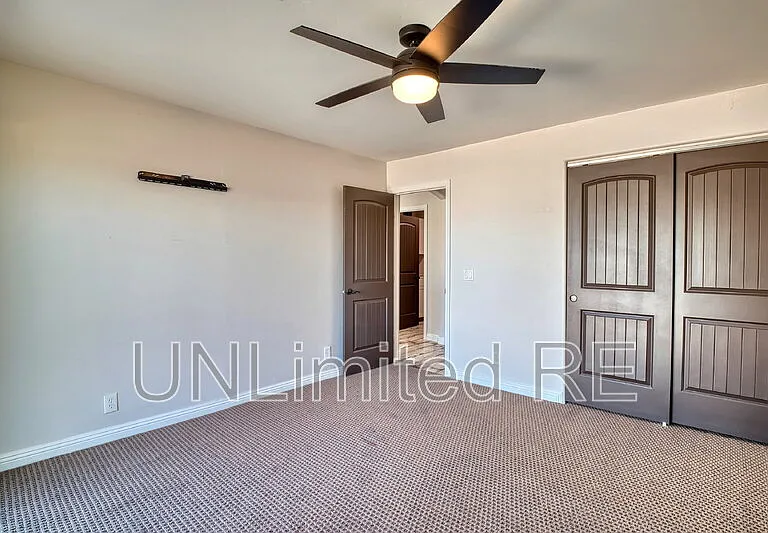 1435 Beefeater Dr — Photo 10