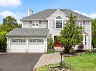 3 Lenape Trl, Branchburg, NJ 08876