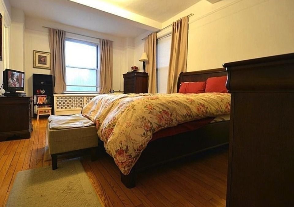 2nd image of 200 W 70th St APT 16C