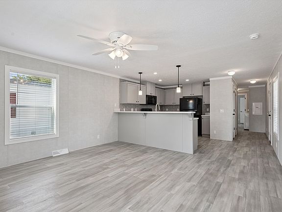 4th image of 1670 E 650 N #3B-2Ba-1328Sqft