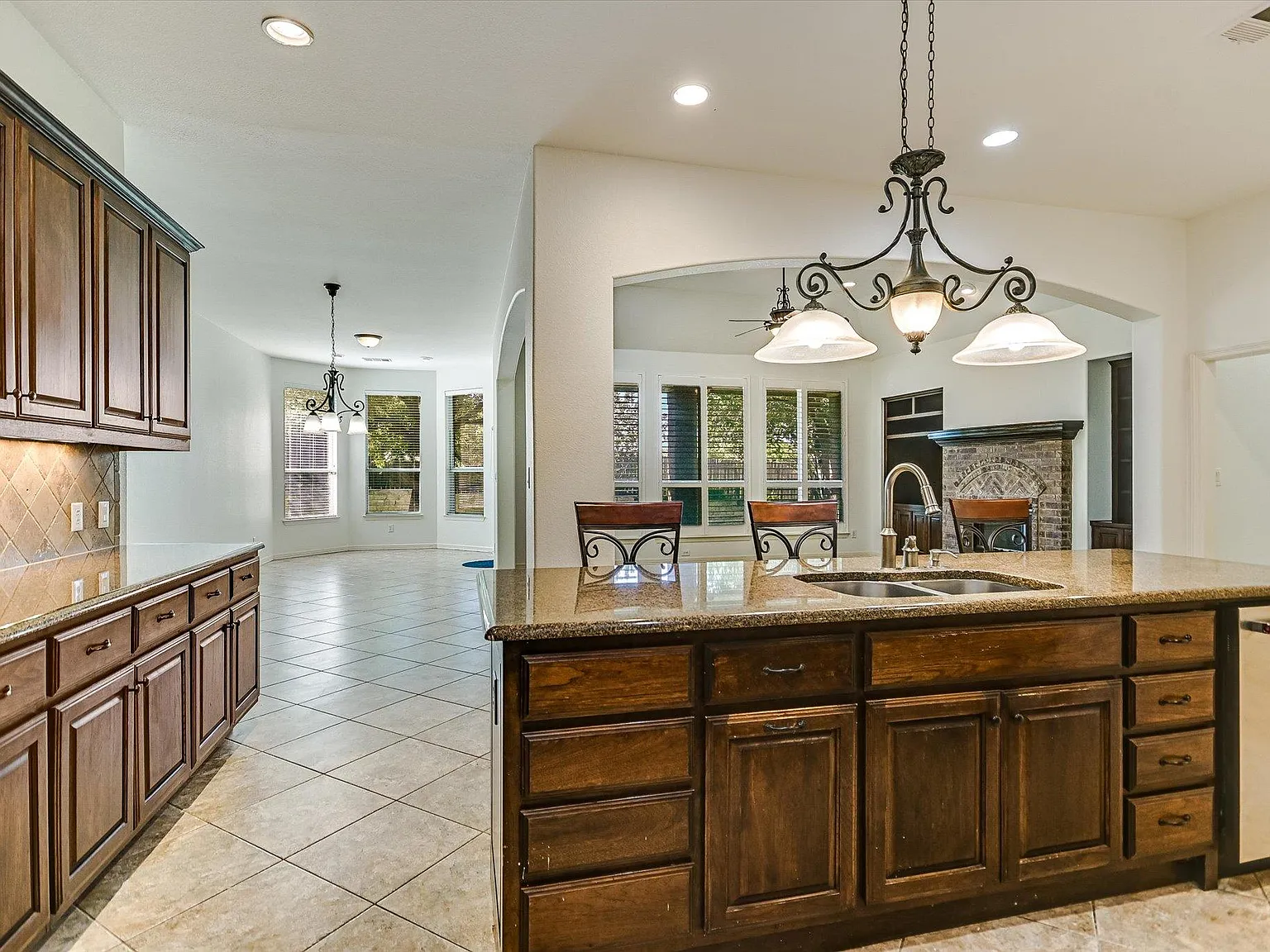 4 bed, 3.0 bath, 3044 sqft, $3,200 — Photo 4