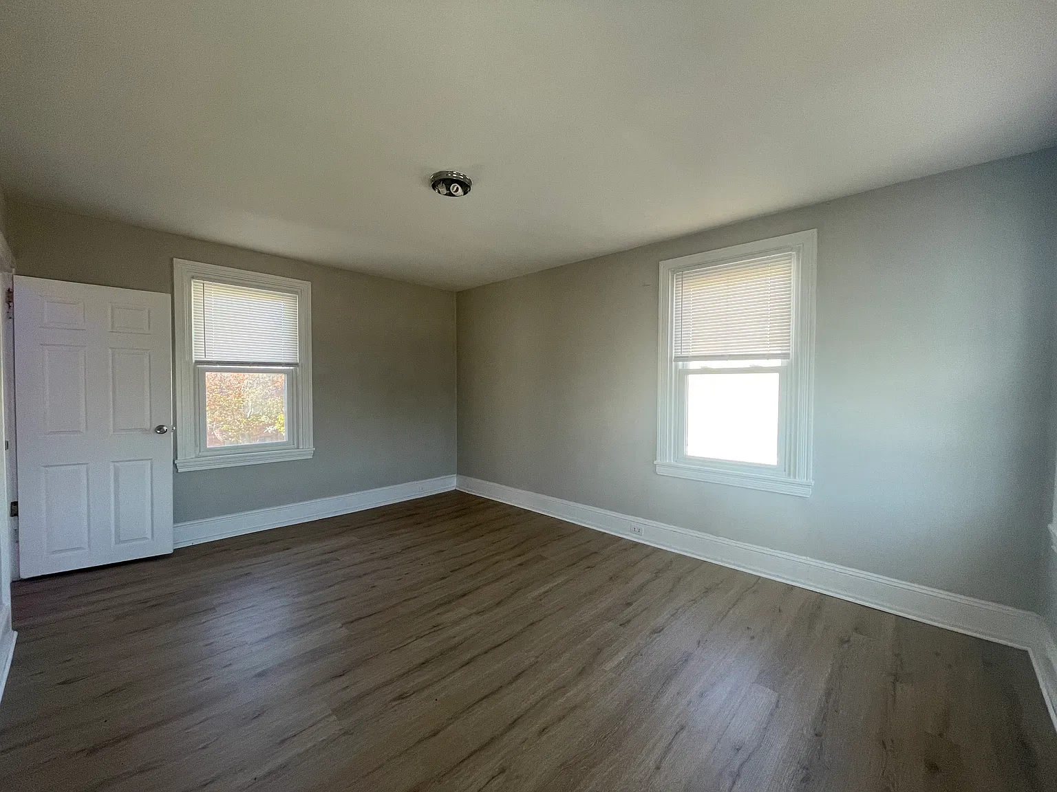 2 bed, $1,200 — Photo 1