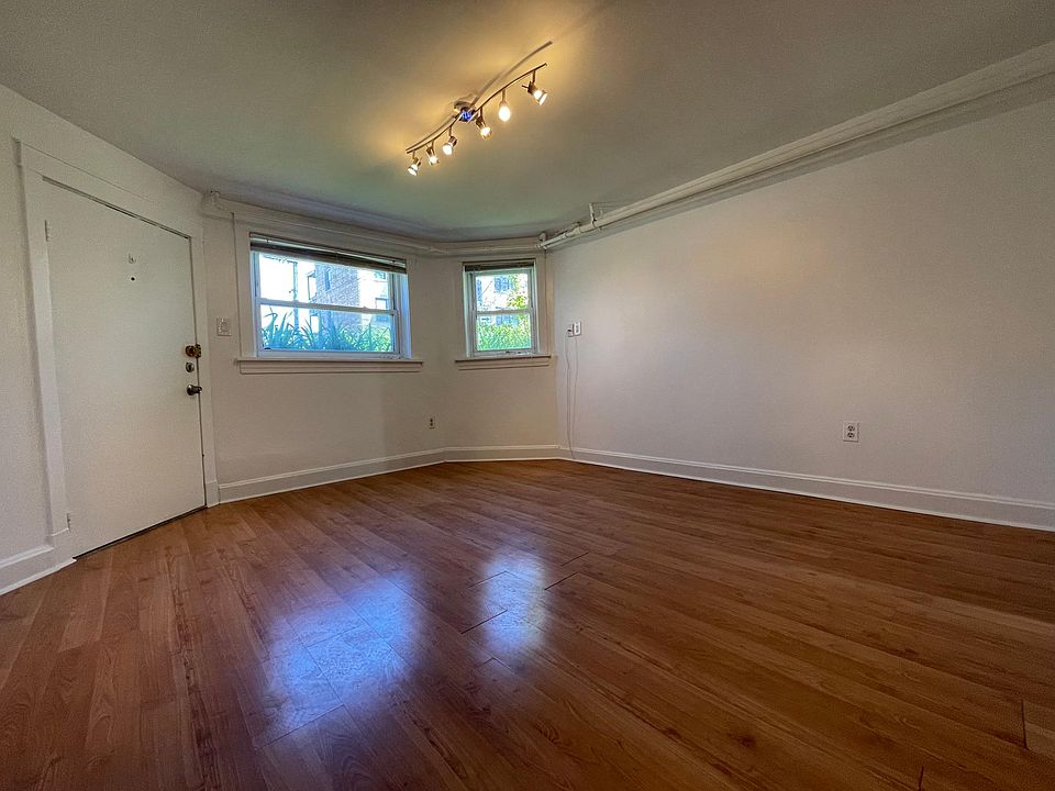 1st image of 3214 N Kostner Ave #0