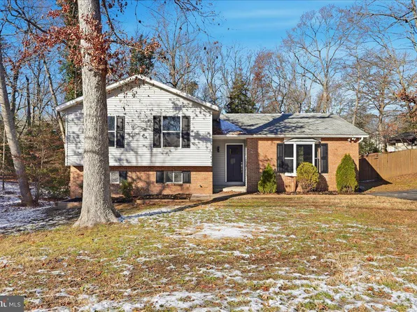 12521 Catalina Dr, Lusby, MD 20657