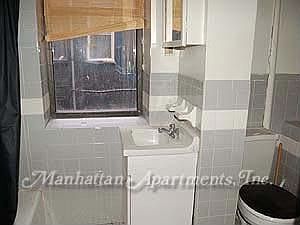 2nd image of 1 E 94th St