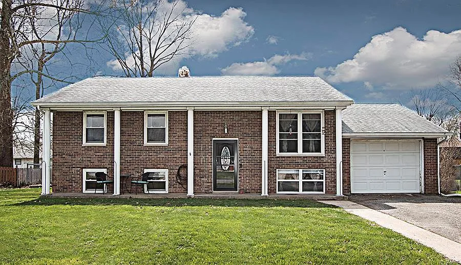 5 W Oak St photo 1