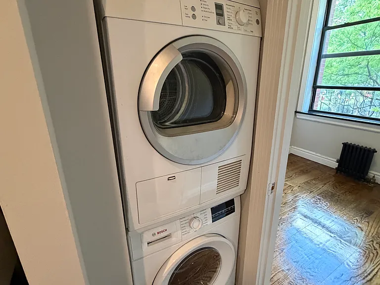 330 E 35th St #35 — Photo 7