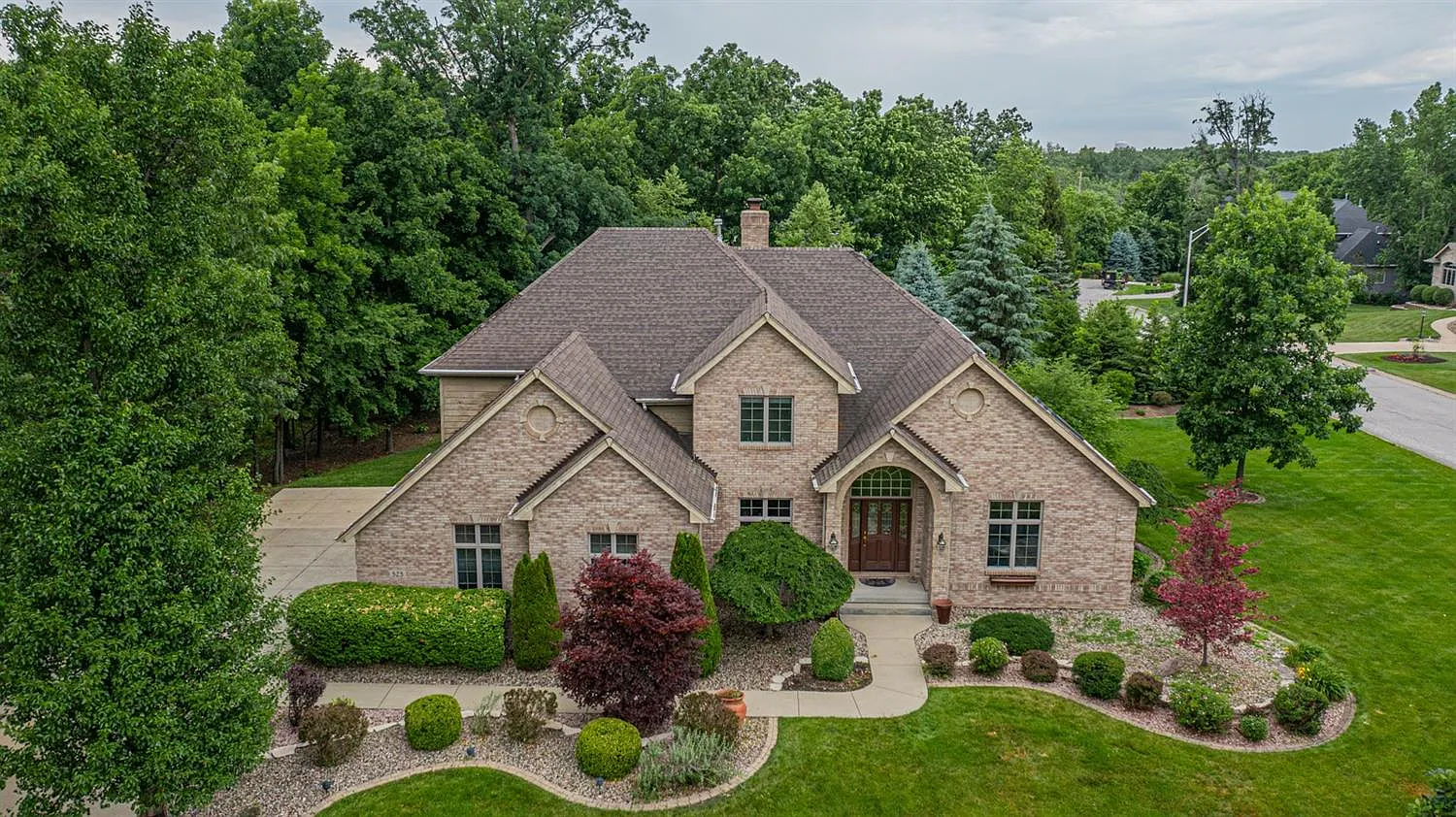525 Brighton Ln photo 1