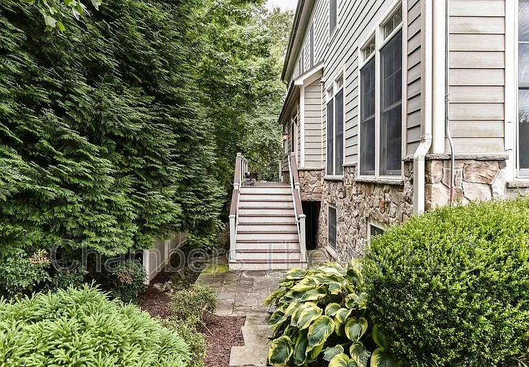 1840 Mamie Dyer Ln — Photo 46