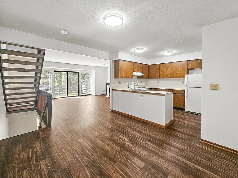 Merriman Valley Apartments & Townhomes — Photo 16