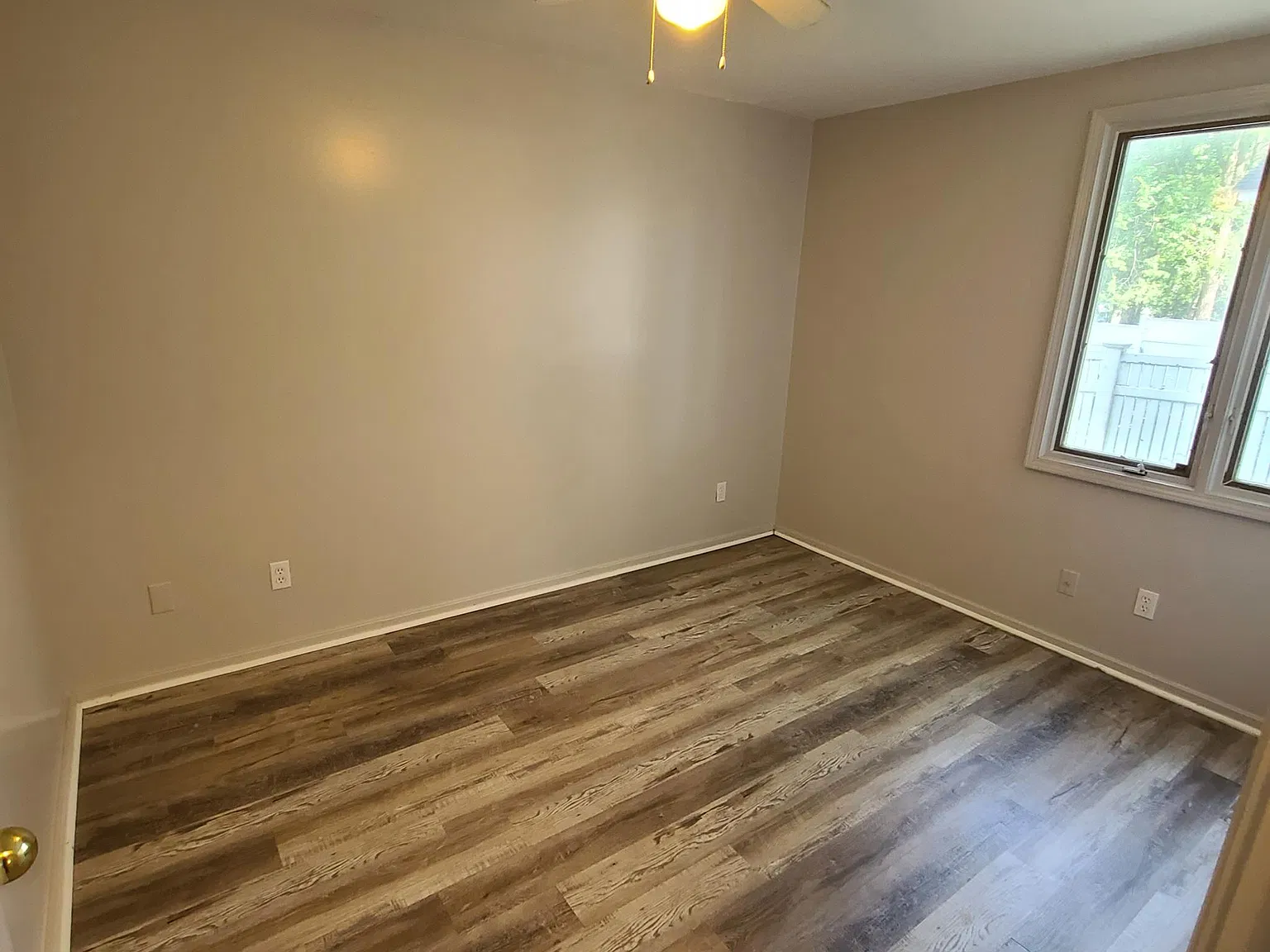 3 bed, 1000 sqft, $1,250 — Photo 2