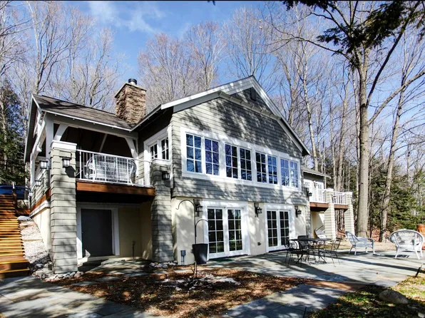 3096 Collier Rd, Traverse City, MI 49685