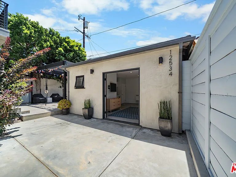12534 W Gilmore Ave — Photo 8