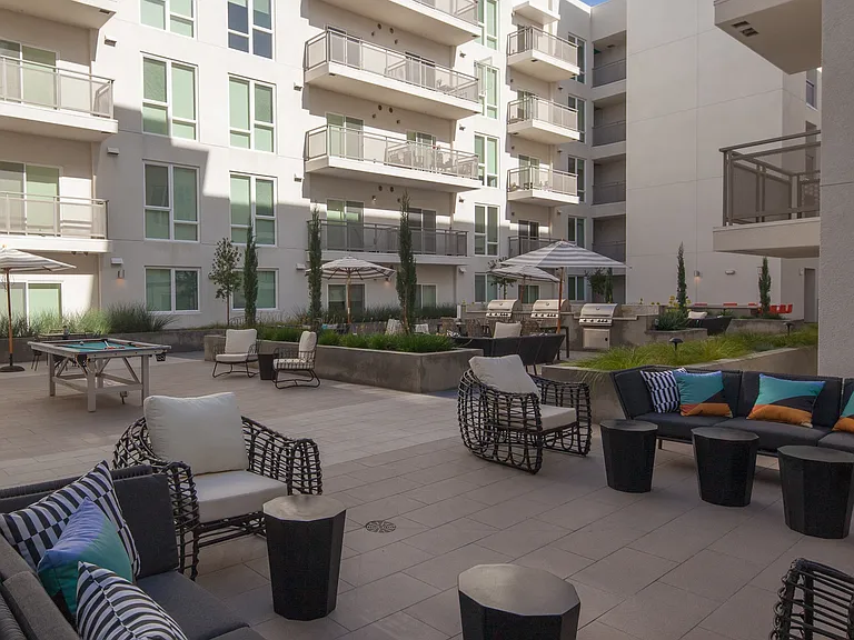 Onyx Glendale — Photo 18
