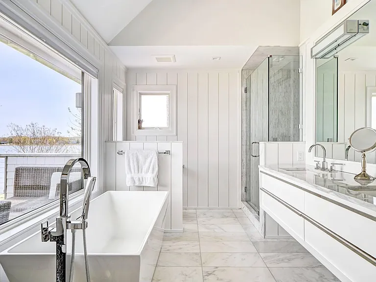 82 Harbor Dr — Photo 35