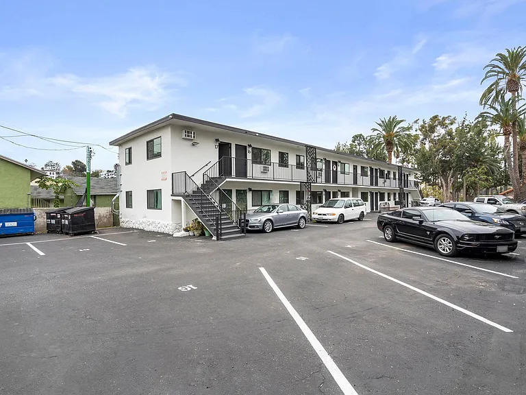 Echo Lake Apartments — Photo 9