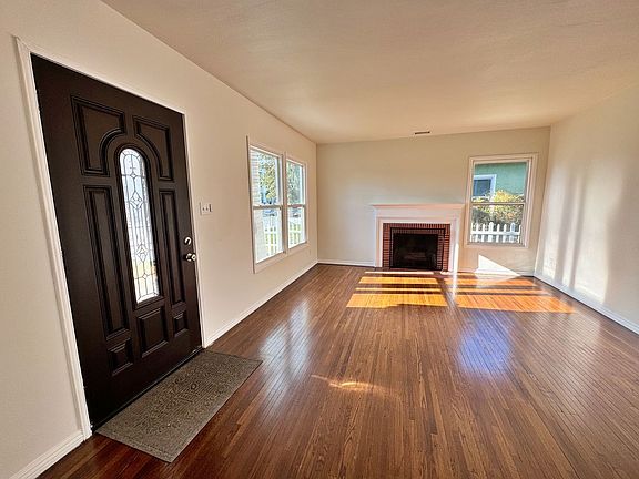 3rd image of 3920 Clark Ave