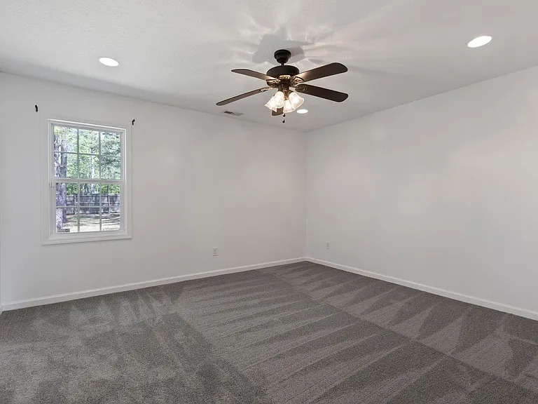 117 Brians Woods Rd — Photo 16