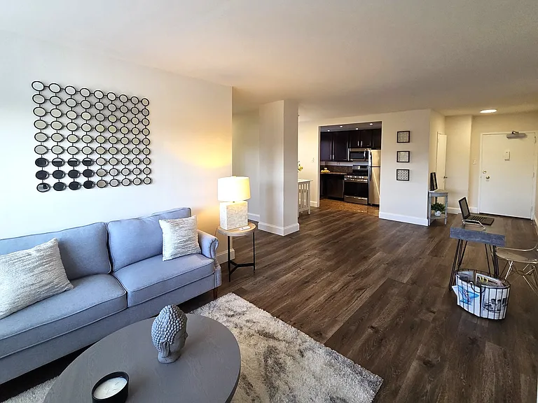 10401 Wilshire Building — Photo 17