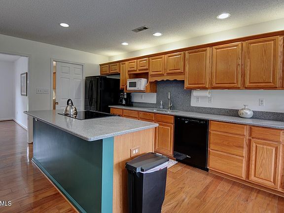 4th image of 302 Oonoga Cir