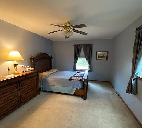 5th image of 1015 Hillcrest Dr