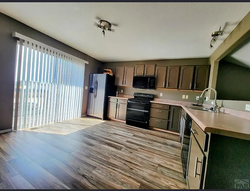 3 bed, 1204 sqft, $1,650 — Photo 2