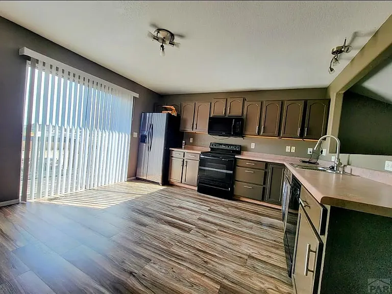 676 E Clarion Dr #B — Photo 2
