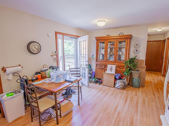 4th image of 333 Queen Ave