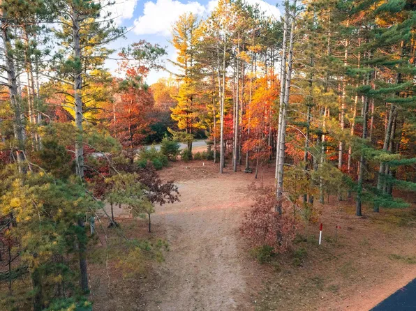 1057 E Queens Way, Nekoosa, WI 54457