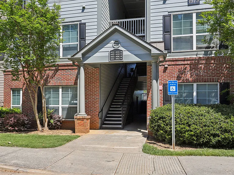 Brookside Park Apartments — Photo 17