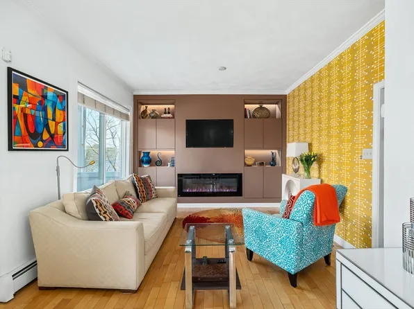 765 Walnut St, Lynnfield, MA 01940