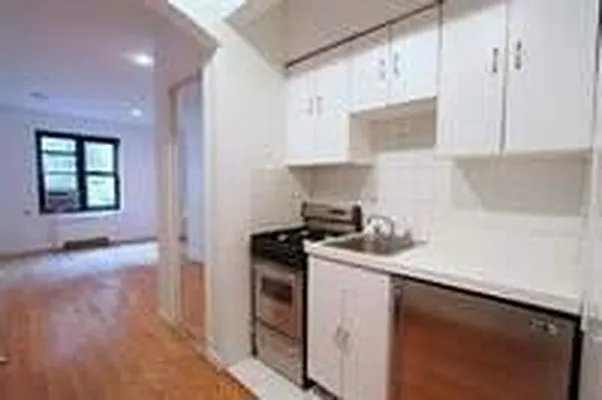 Rented by R New York | media 24