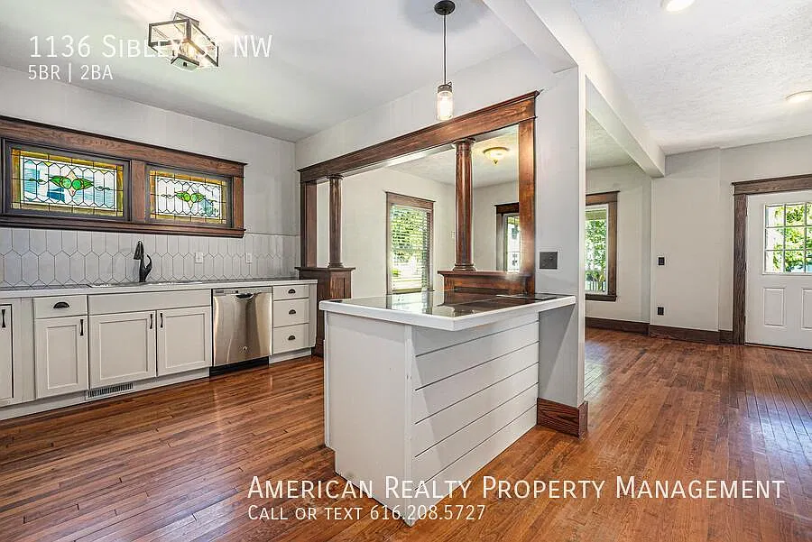 5 bed, 1551 sqft, $3,150 — Photo 2