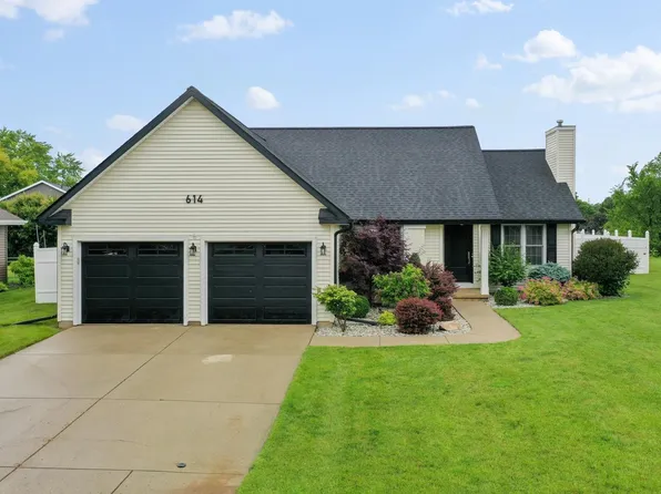 614 Stonehedge Rd, Green Bay, WI 54302