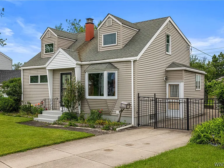6 Nokomis Pkwy — Photo 1