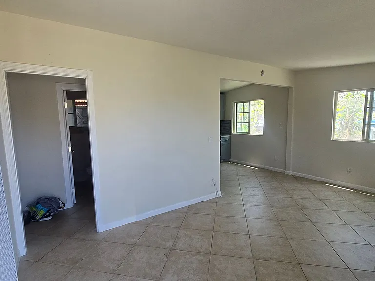 336-338 Daisy Ave — Photo 1