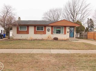 33233 Janet Ave, Fraser, MI 48026