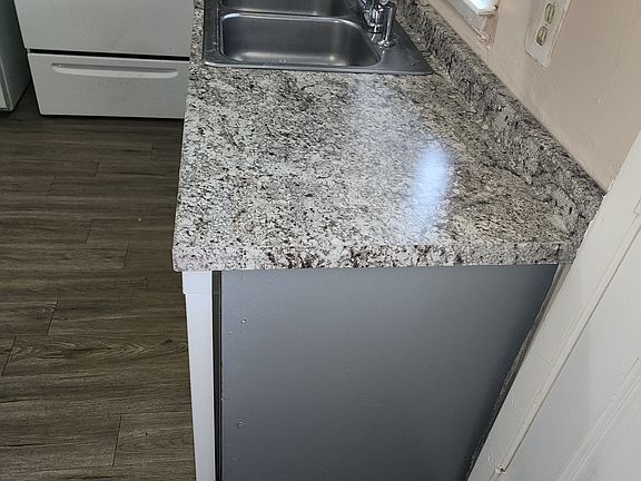 Kitchen - BRAND NEW Countertop