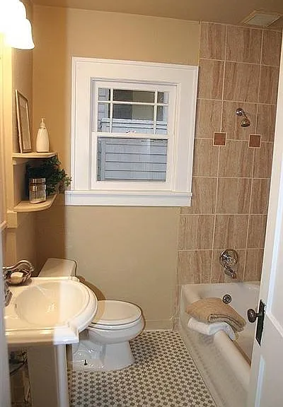 Upstairs full bathroom