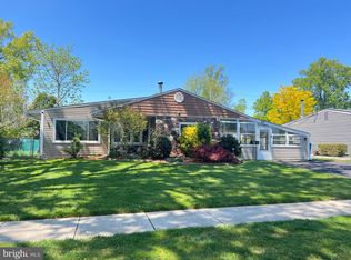47 Thorny Apple Ln, Levittown, PA 19054