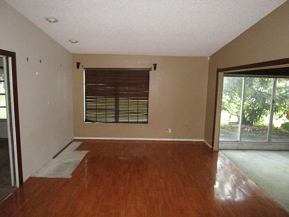 Additional Living Room