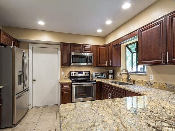 3rd image of 5021 NW 64th Ln
